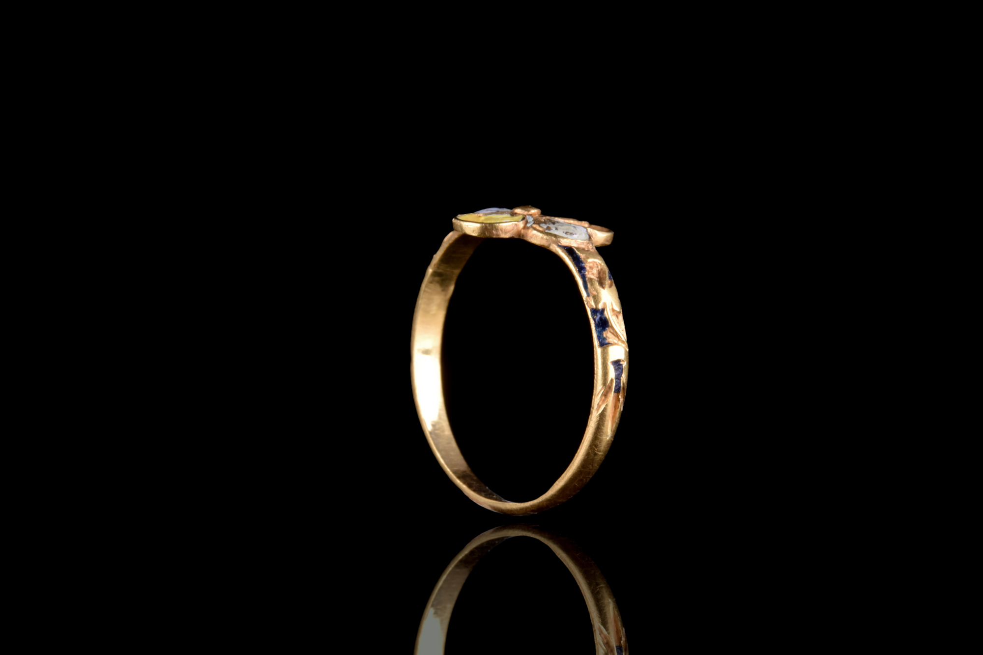 POST-MEDIEVAL GOLD RING - Image 5 of 5