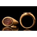 ROMAN GOLD RING WITH LION AND SCRIPT