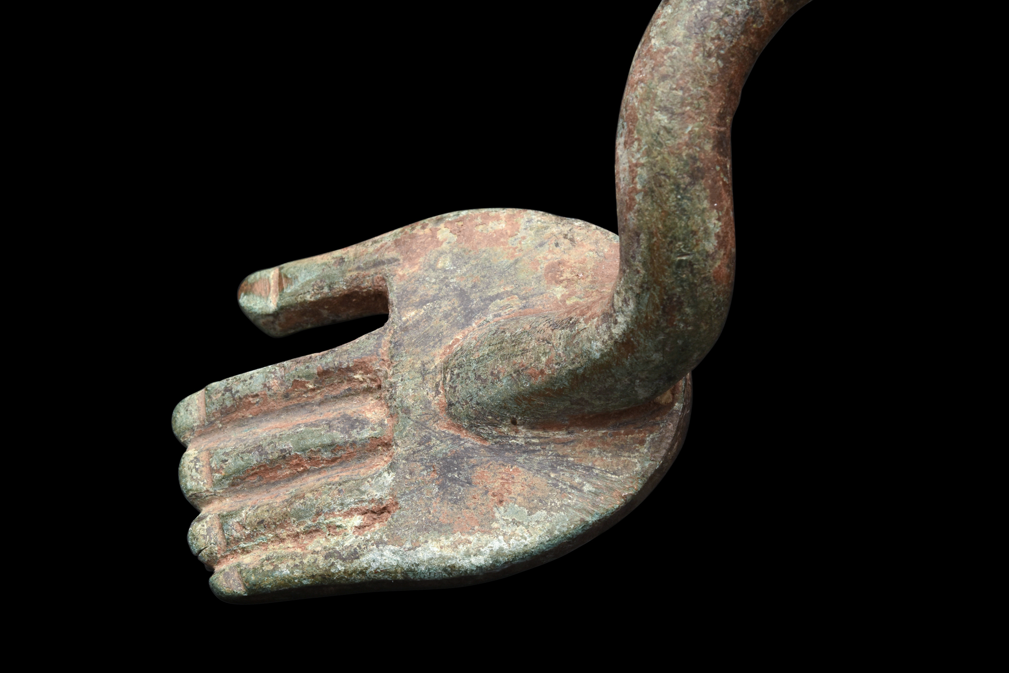 ROMAN BRONZE FURNITURE HANDLE WITH HAND FINIALS - Image 4 of 4