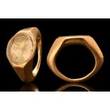 HEAVY ROMAN GOLD INTAGLIO RING WITH JULIA DOMNA POIRTRAIT