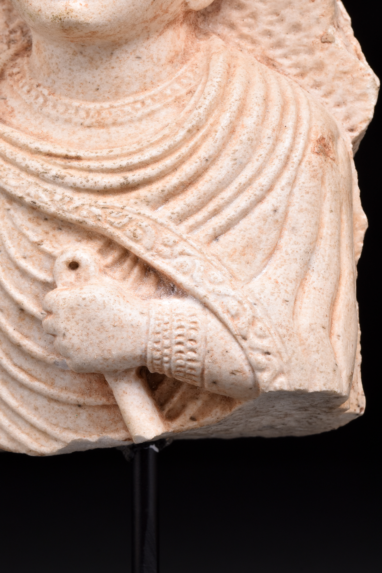 ROMAN MARBLE BUST OF A YOUNG PRIEST - Image 5 of 5