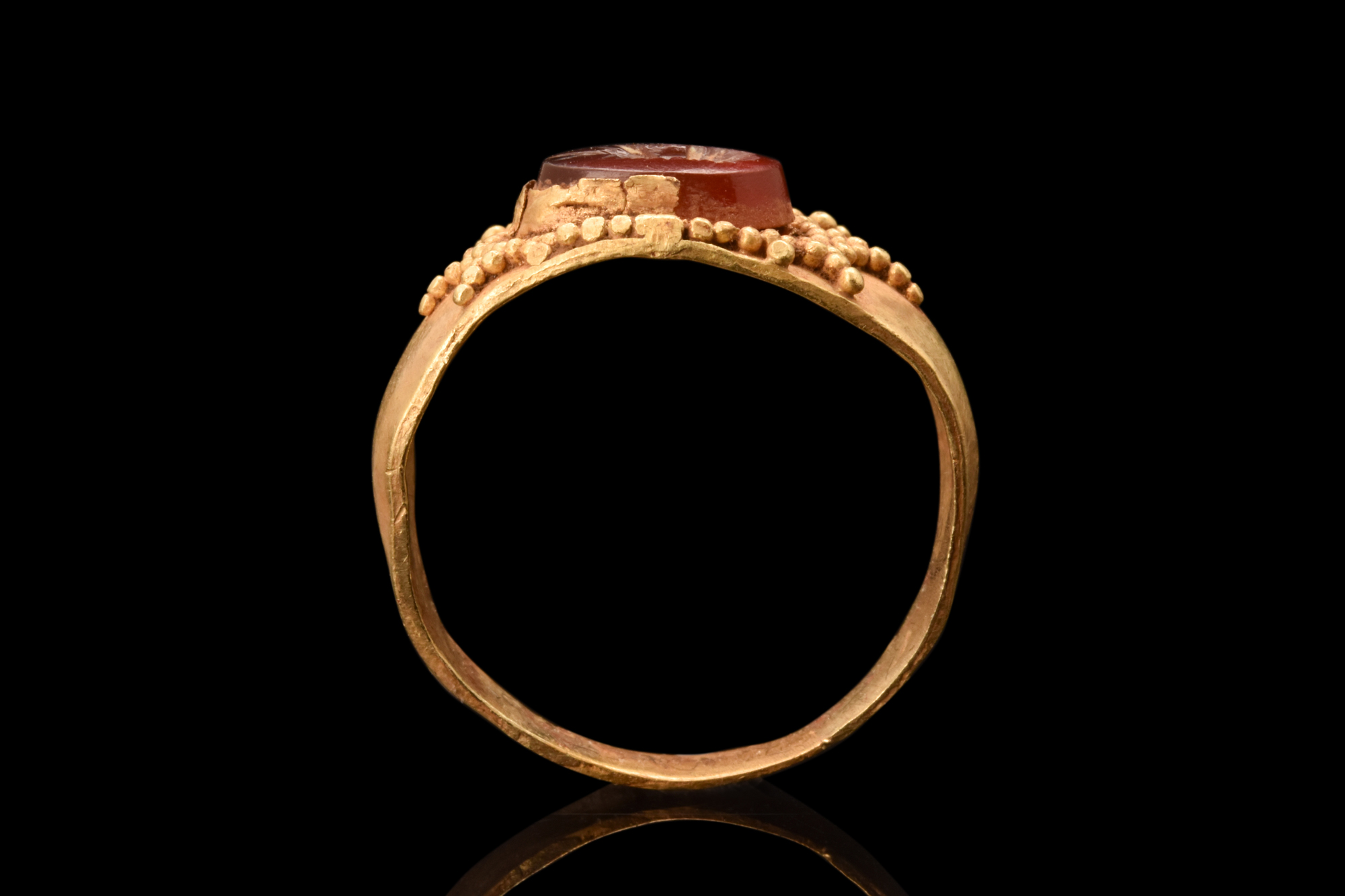 ROMAN CARNELIAN JANUS INTAGLIO IN GOLD RING - Image 5 of 6