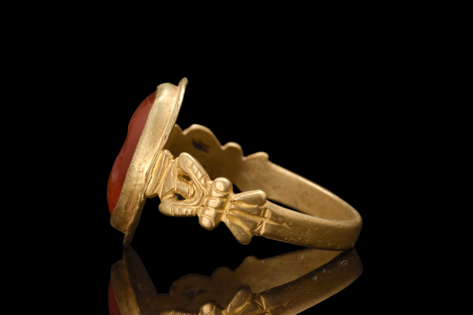 ROMAN GOLD RING WITH DIANA INTAGLIO - Image 4 of 6