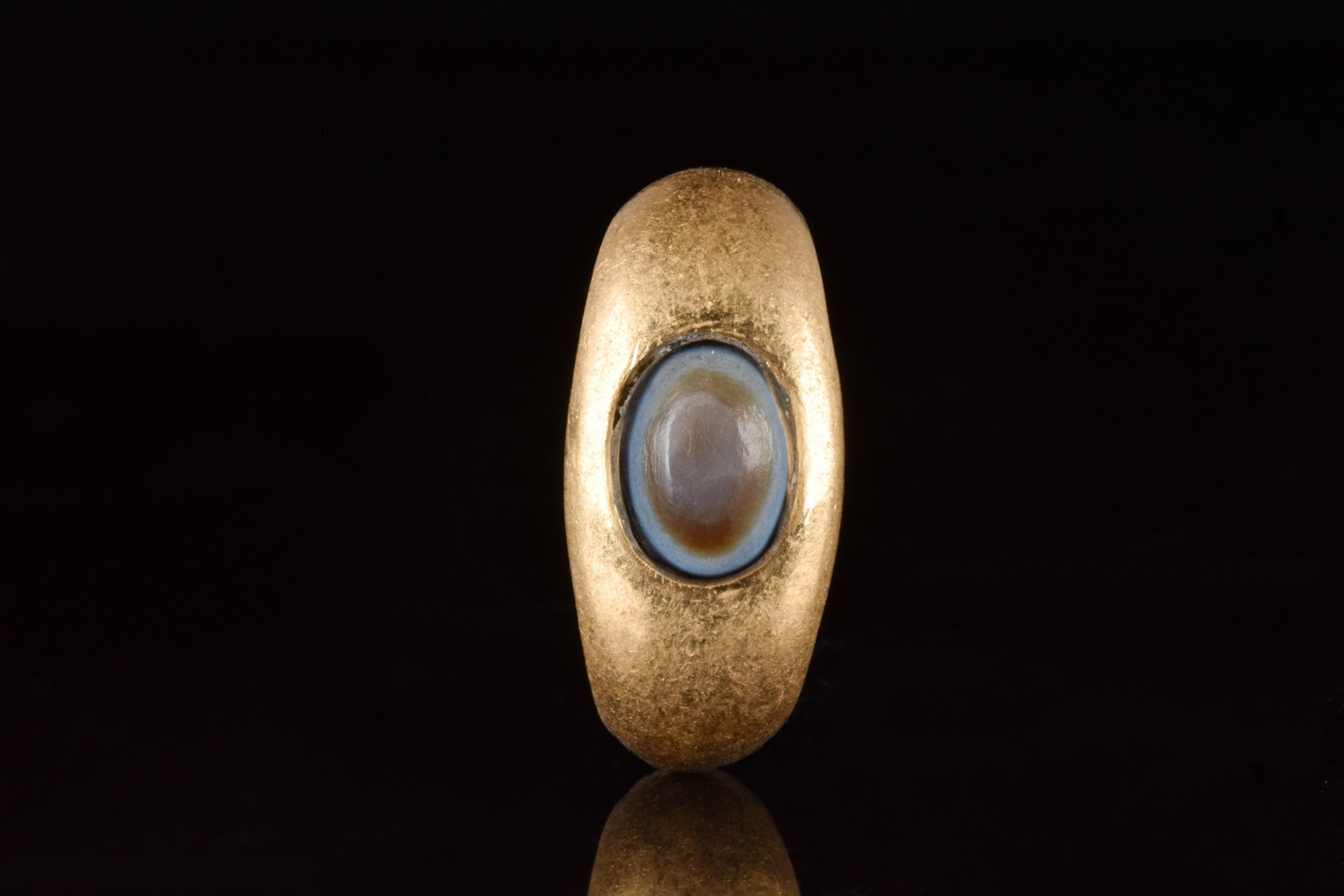 ROMAN BANDED AGATE GOLD "EYE" RING - Image 2 of 5