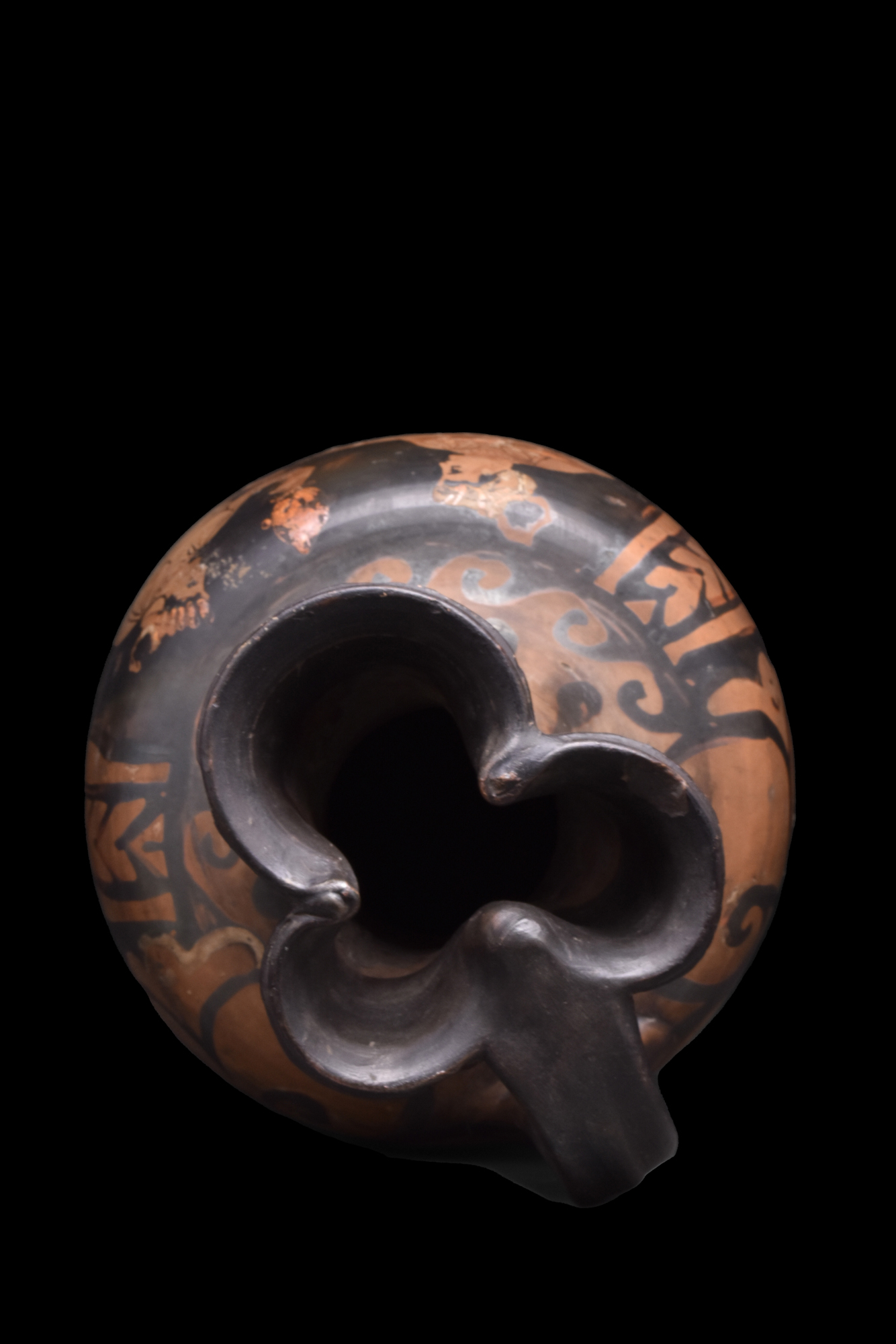 APULIAN RED-FIGURE OINOCHOE - Image 3 of 6