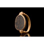 PHOENICIAN ONYX SCARAB IN GOLD SWIVEL RING