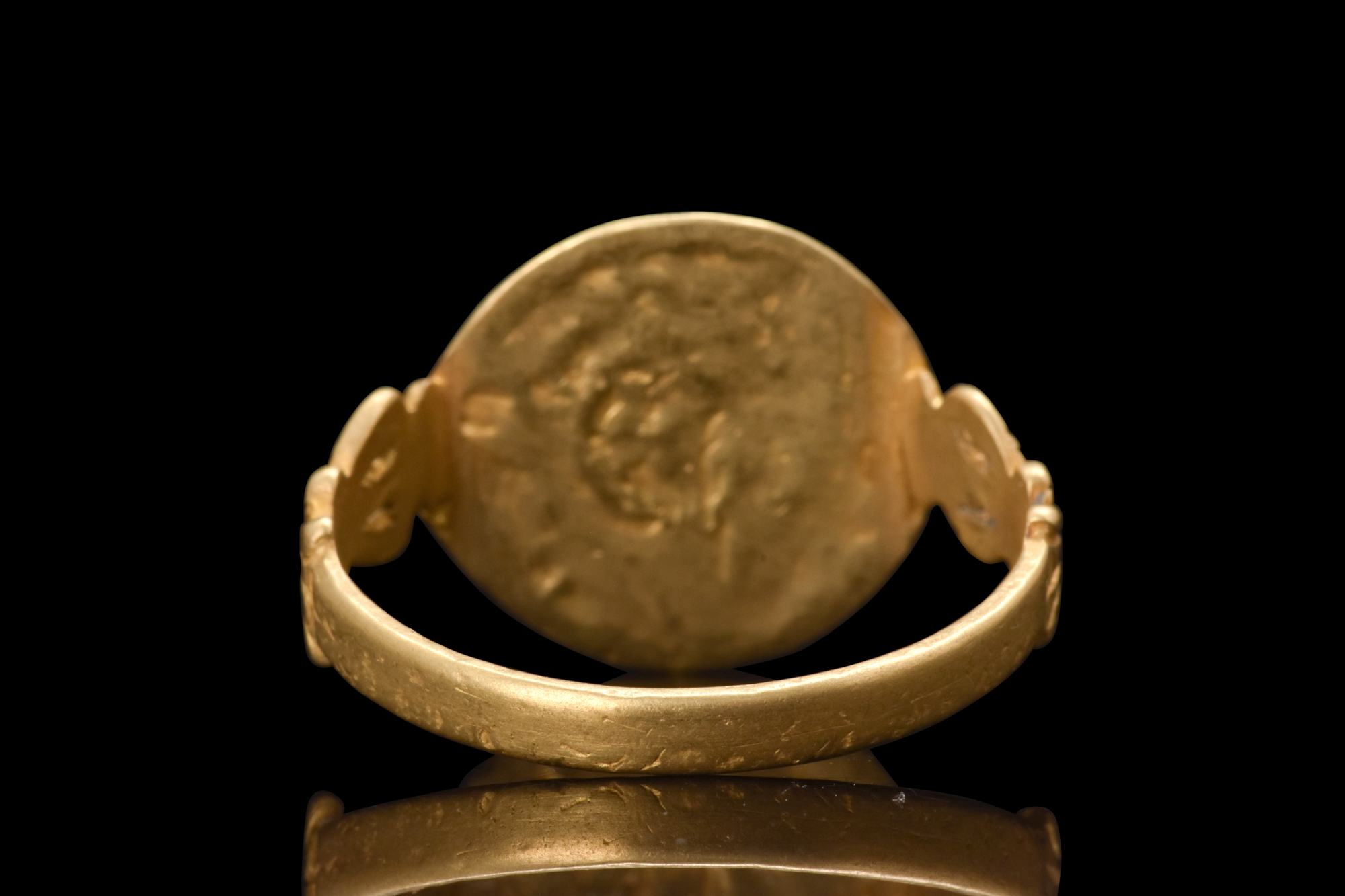 ROMAN GOLD RING WITH DIANA INTAGLIO - Image 5 of 6