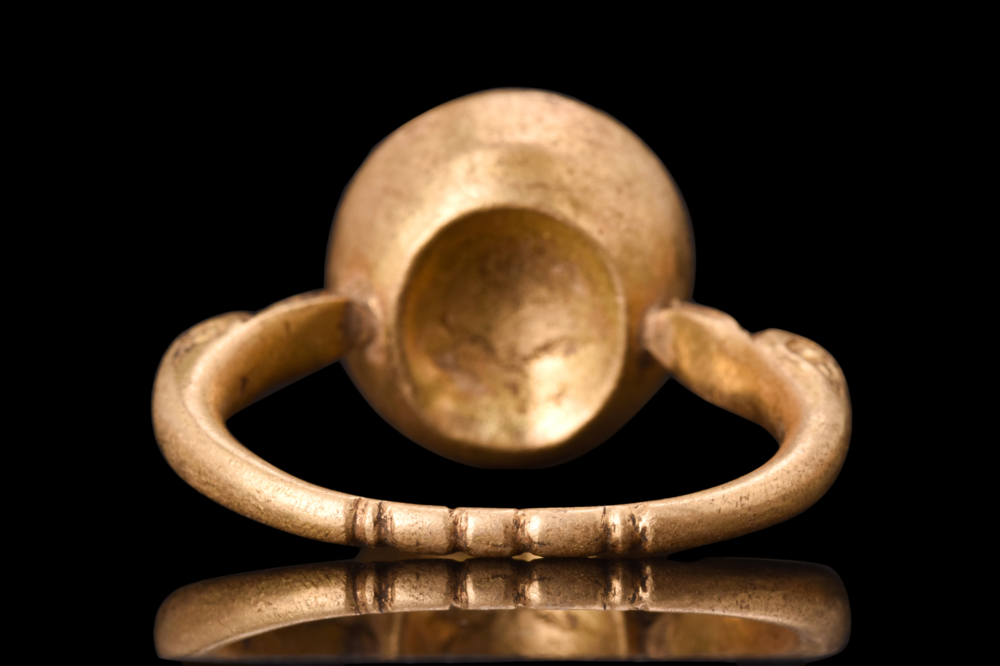 ROMAN GOLD RING WITH CARNELIAN PORTRAIT INTAGLIO - Image 8 of 9