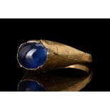 SELJUK GOLD RING WITH LARGE BLUE SAPPHIRE AND KUFIC INSCRIPTION