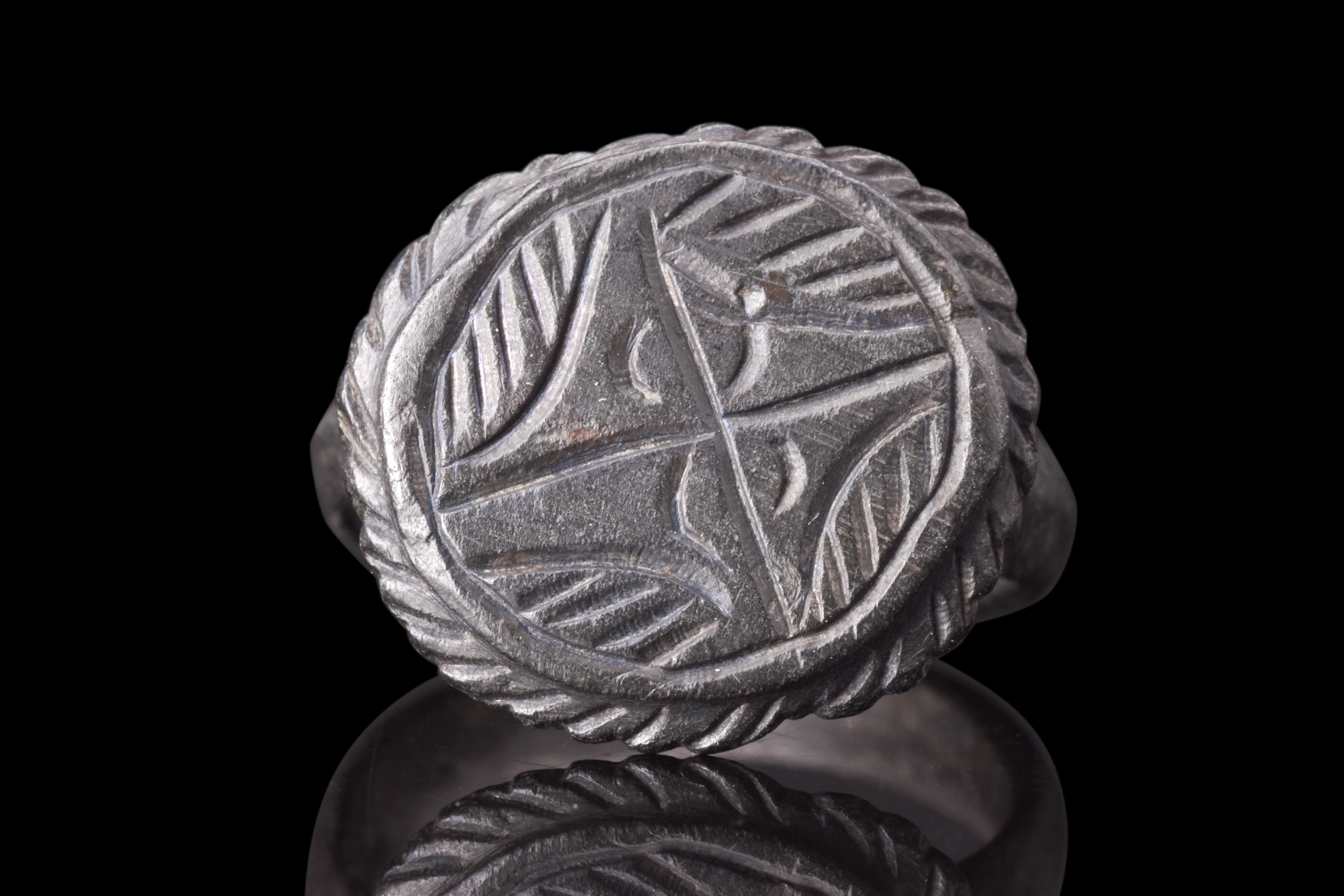 MEDIEVAL BRONZE RING WITH STAR OF BETHLEHEM - Image 4 of 8