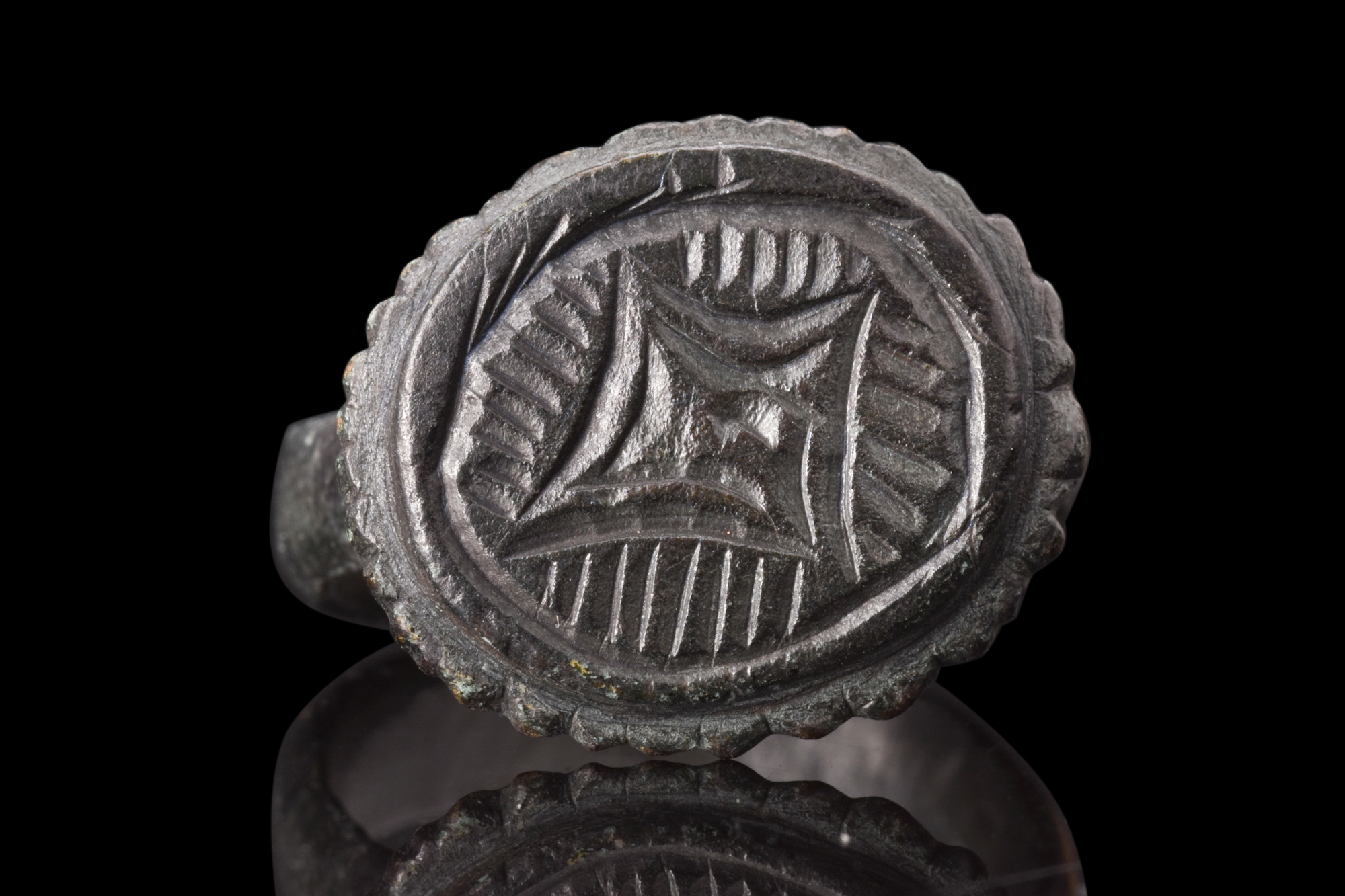 MEDIEVAL BRONZE RING WITH STAR OF BETHLEHEM - Image 4 of 8