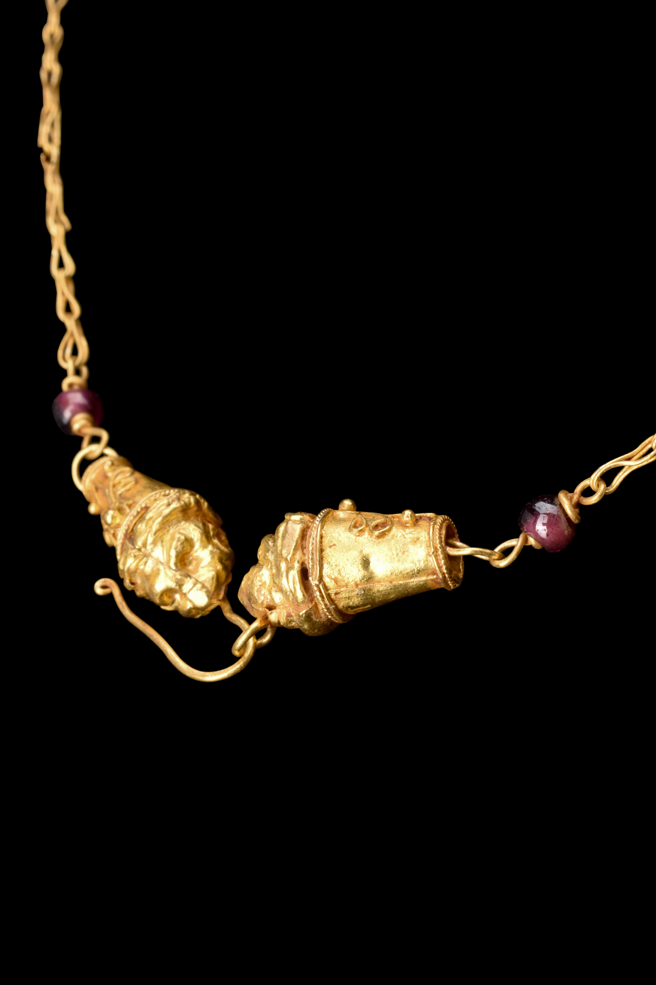 HELLENISTIC GOLD CHAIN WITH LION HEAD FINIALS - Image 9 of 10