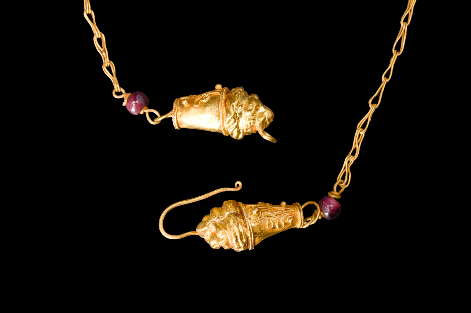 HELLENISTIC GOLD CHAIN WITH LION HEAD FINIALS - Image 10 of 10