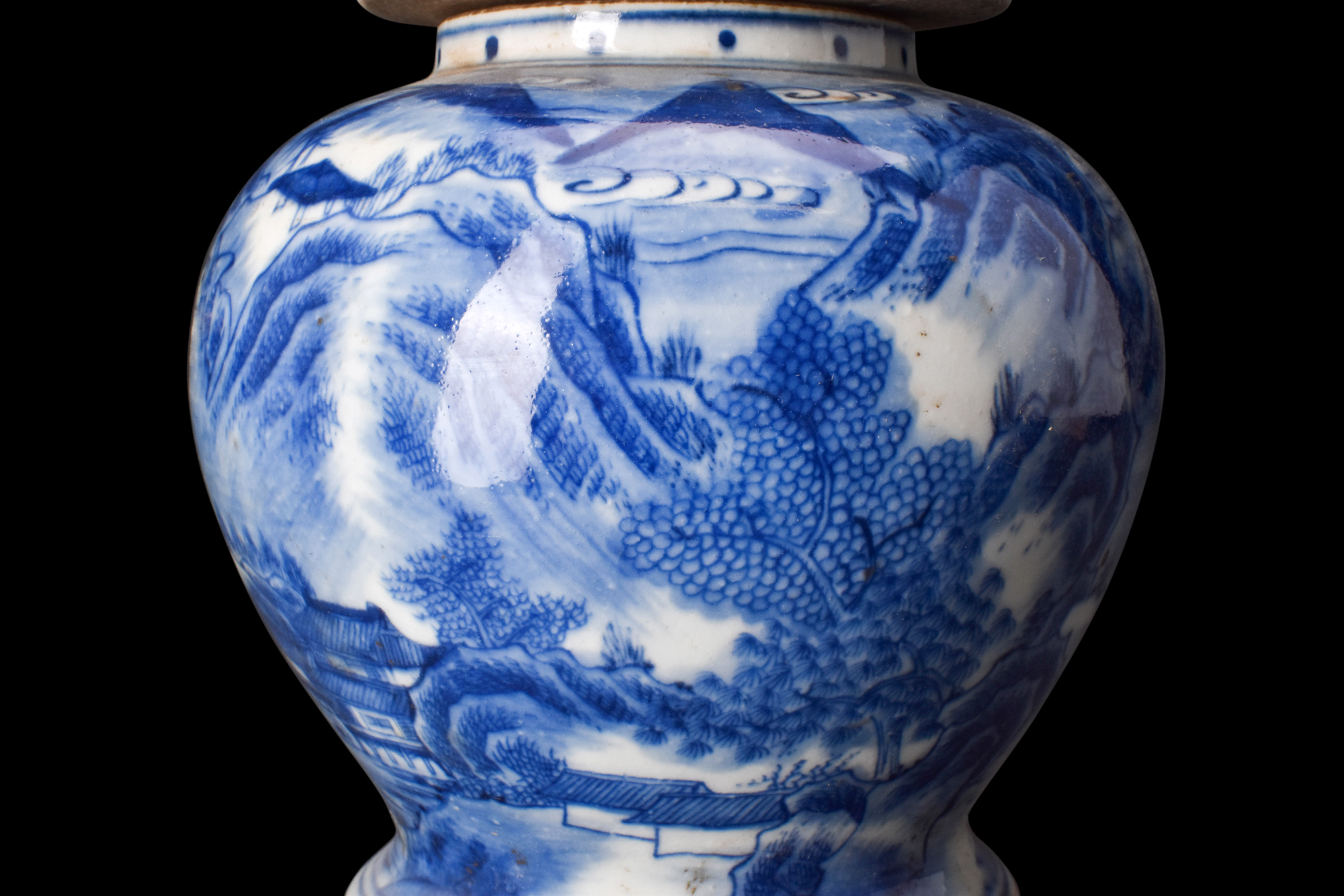 CHINESE PAIR OF BLUE AND WHITE POTICHES - Image 9 of 9