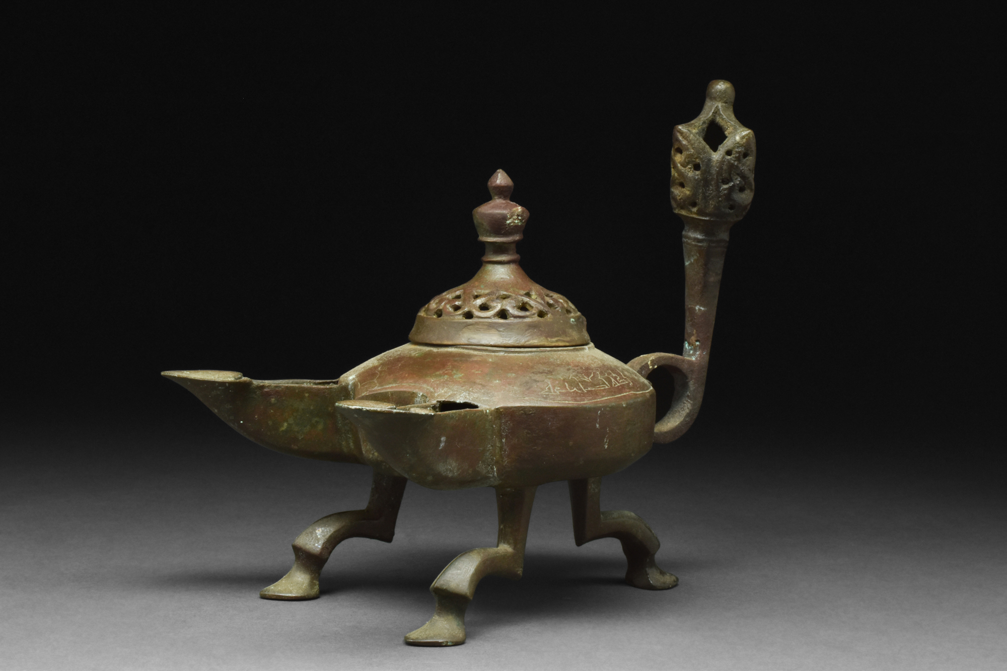 SELJUK BRONZE TRIPOD OIL LAMP WITH TWO SPOUTS - Image 4 of 11