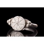 ROMAN SILVER RING WITH WHEEL OF FORTUNE PATTERN