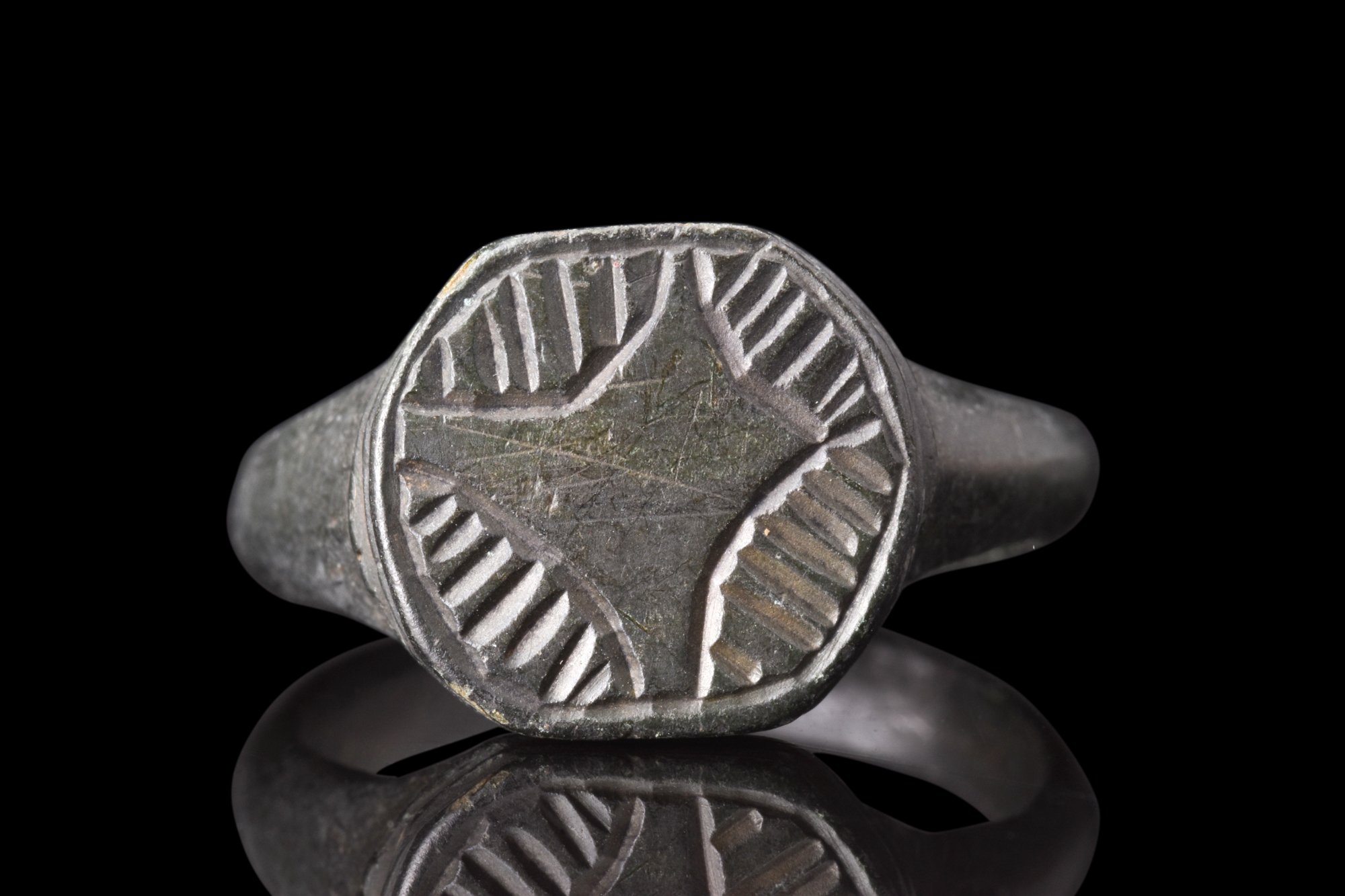 MEDIEVAL BRONZE RING WITH STAR OF BETHLEHEM - Image 3 of 8