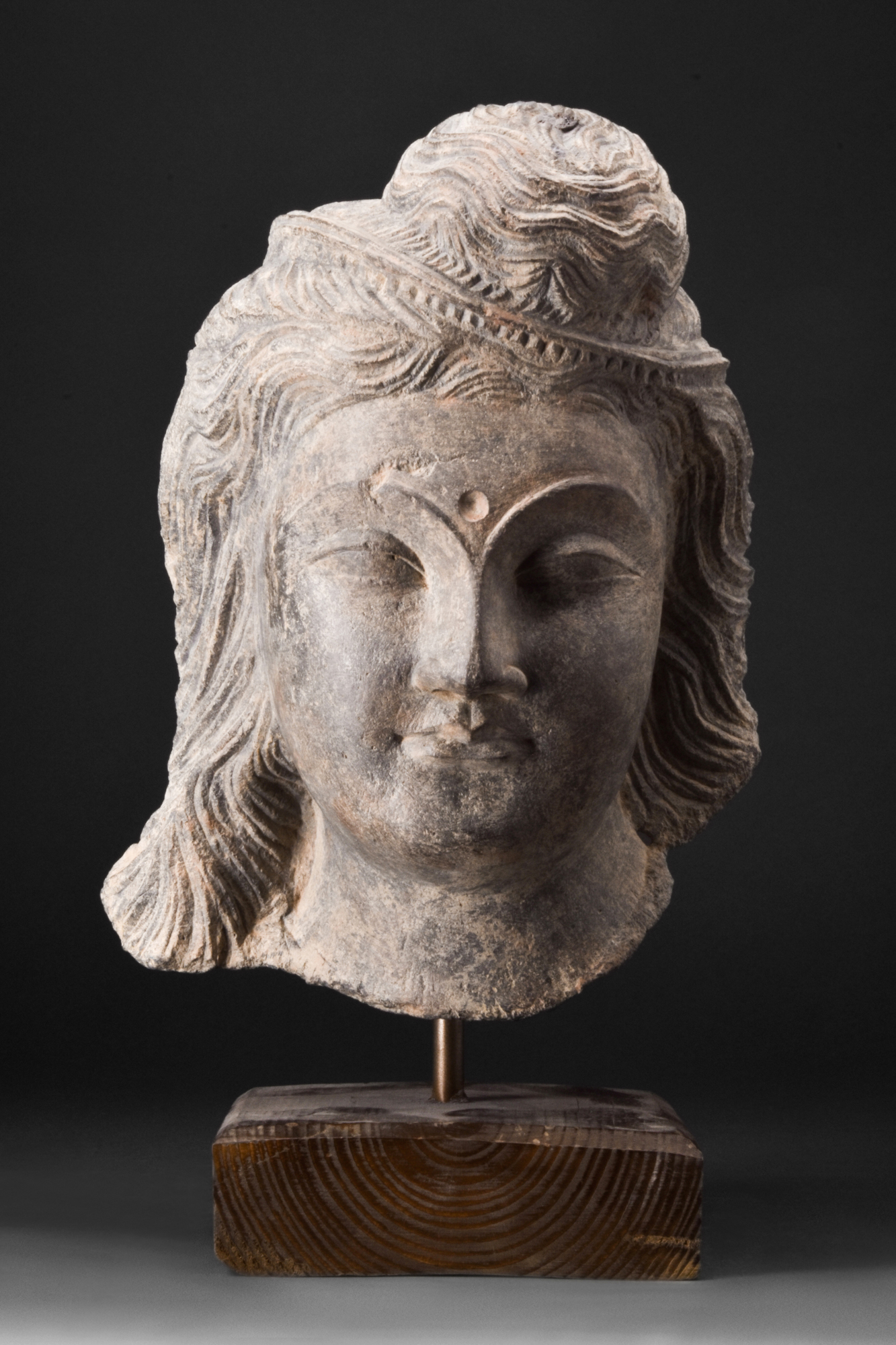 GANDHARAN SCHIST HEAD OF BODHISATTVA - Image 2 of 9