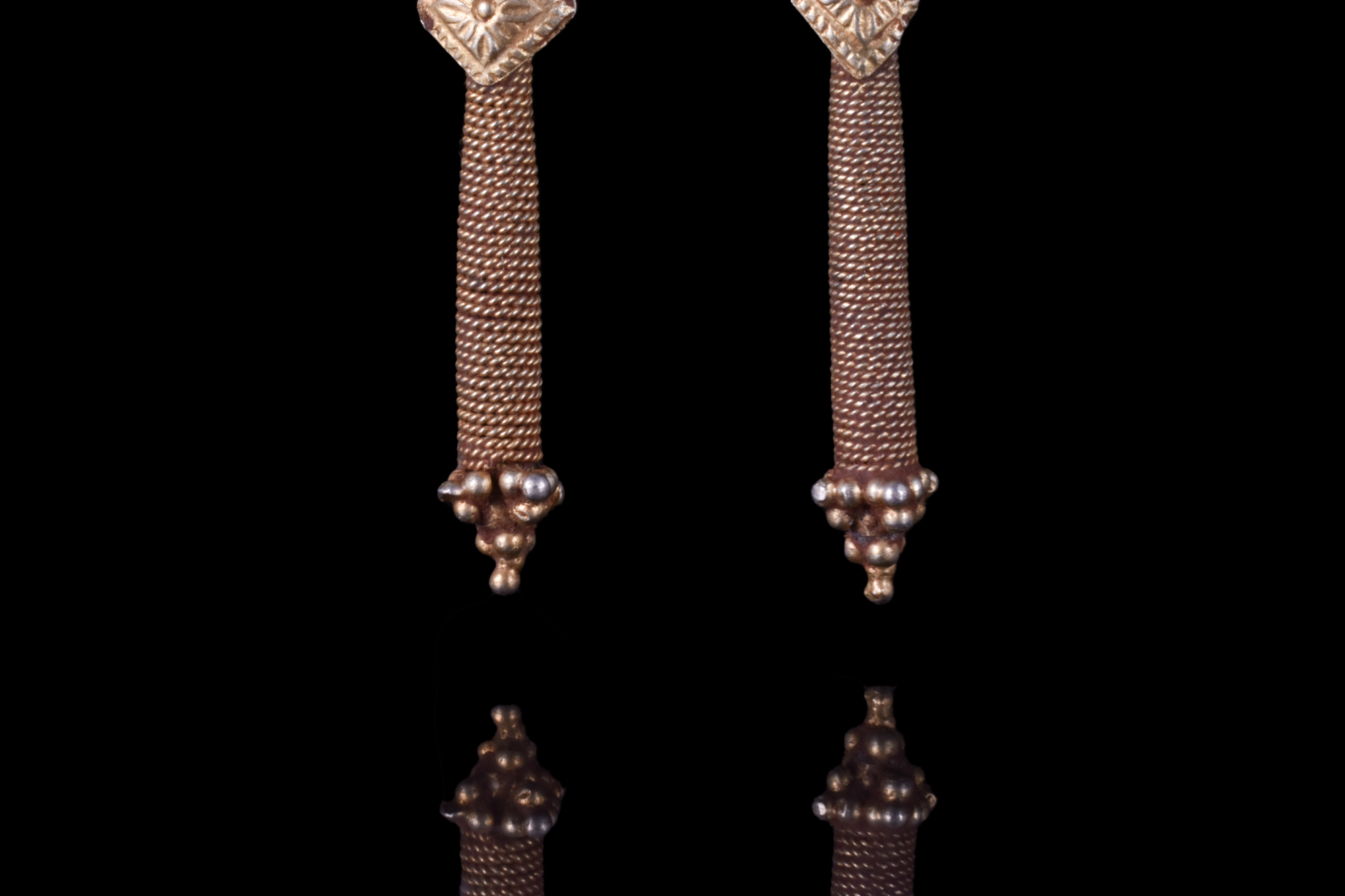 PARTHIAN GOLD PAIR OF EARRINGS - Image 8 of 8