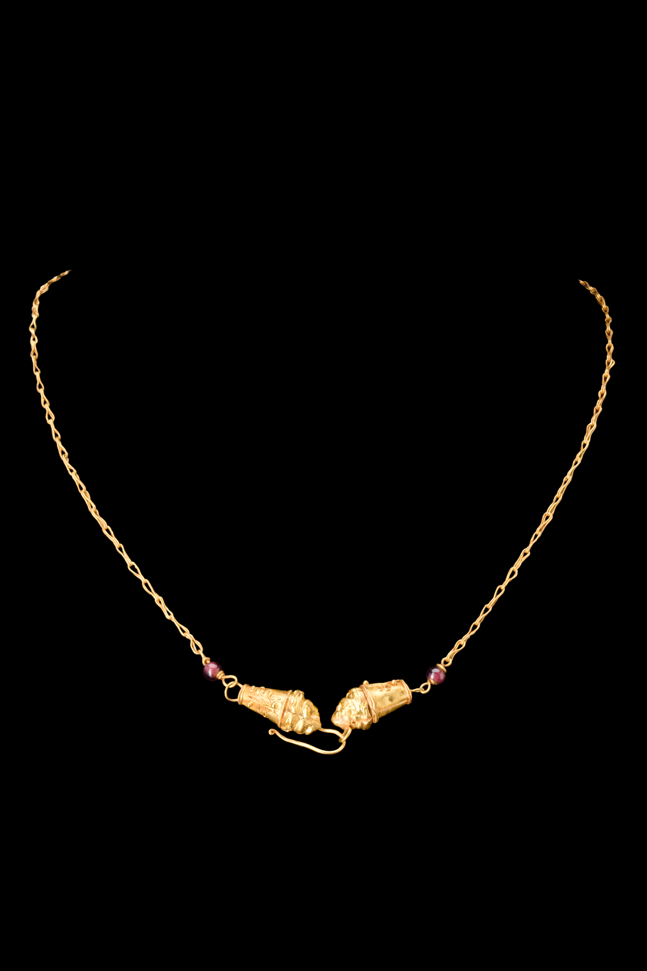 HELLENISTIC GOLD CHAIN WITH LION HEAD FINIALS