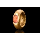 STUNNING ROMAN GOLD RING WITH VICTORY INTAGLIO - 49 GRAMS