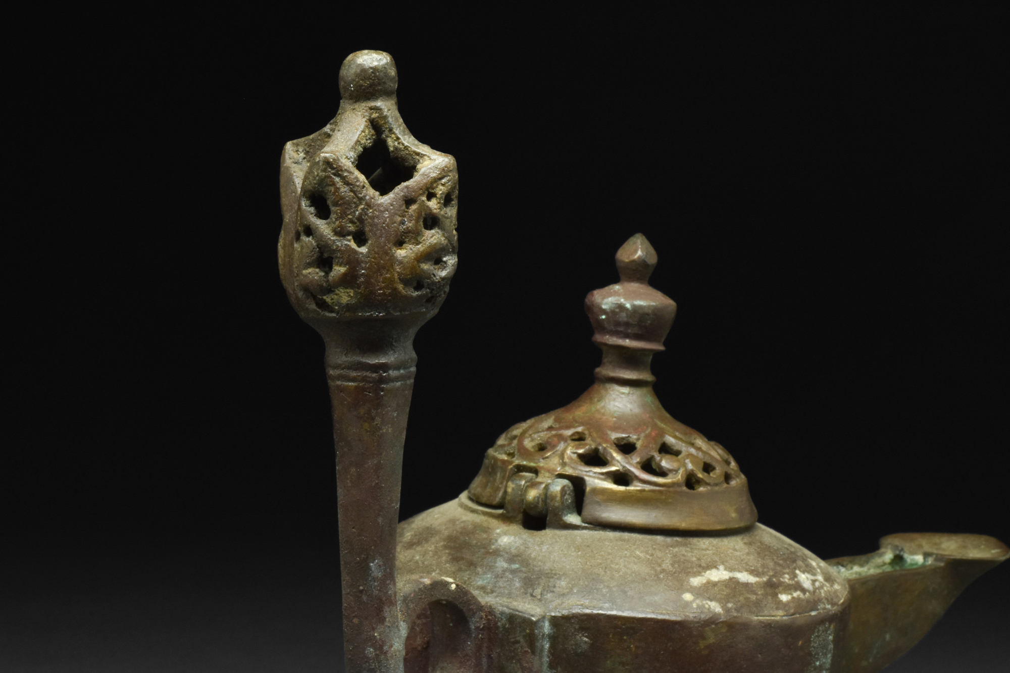 SELJUK BRONZE TRIPOD OIL LAMP WITH TWO SPOUTS - Image 10 of 11