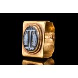 ROMAN GOLD RING WITH ONYX INTAGLIO WITH ANCHOR AND FISH