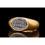 ROMAN GOLD RING WITH NICOLO CAMEO WITH INSCRIPTION