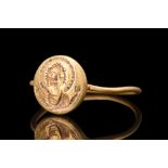 BYZANTINE GOLD RING WITH MARY ORANS