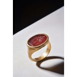 LATE HELLENISTIC GOLD RING WITH CARNELIAN INTAGLIO WITH APHRODITE LEANING ON A COLUMN