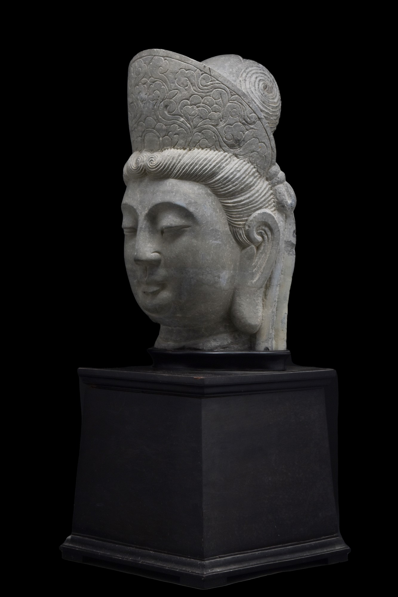 A SCHIST HEAD OF CROWNED GUANYIN - Image 2 of 6