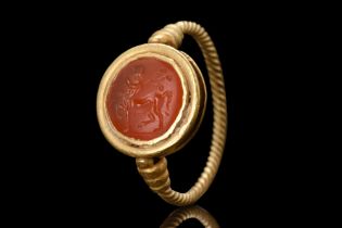 RARE ROMAN GOLD RING WITH CENTAUR INTAGLIO