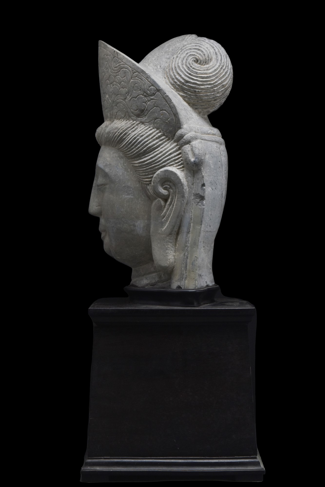 A SCHIST HEAD OF CROWNED GUANYIN - Image 3 of 6