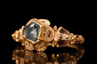 RENAISSANCE GOLD RING WITH STONE