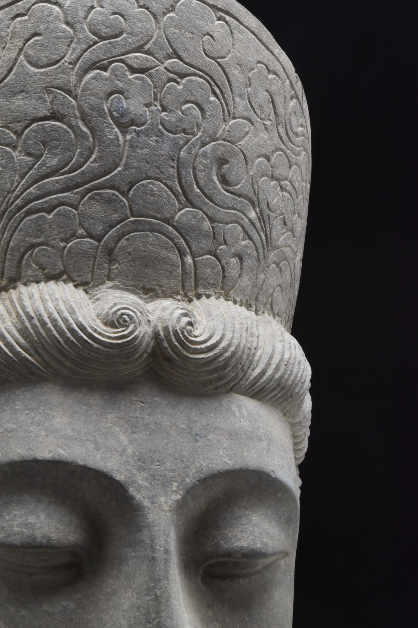 A SCHIST HEAD OF CROWNED GUANYIN - Image 6 of 6