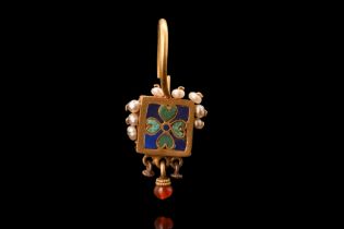 BYZANTINE ENAMELLED AND JEWELLED GOLD EARRING