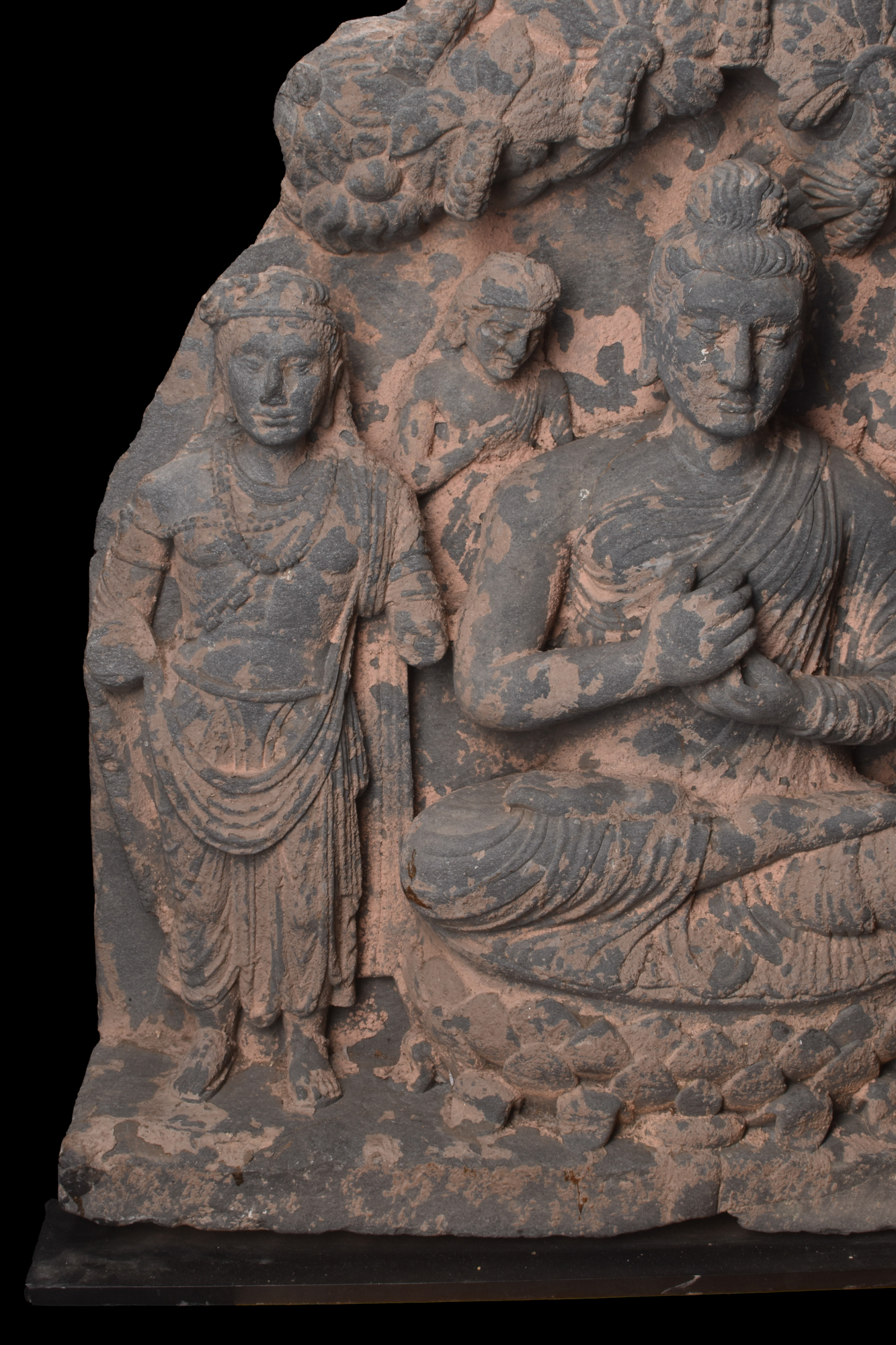 GANDHARAN SCHIST RELIEF TRIAD OF BUDDHA SHAKYAMUNI WITH BODHISATTVAS - Image 7 of 8