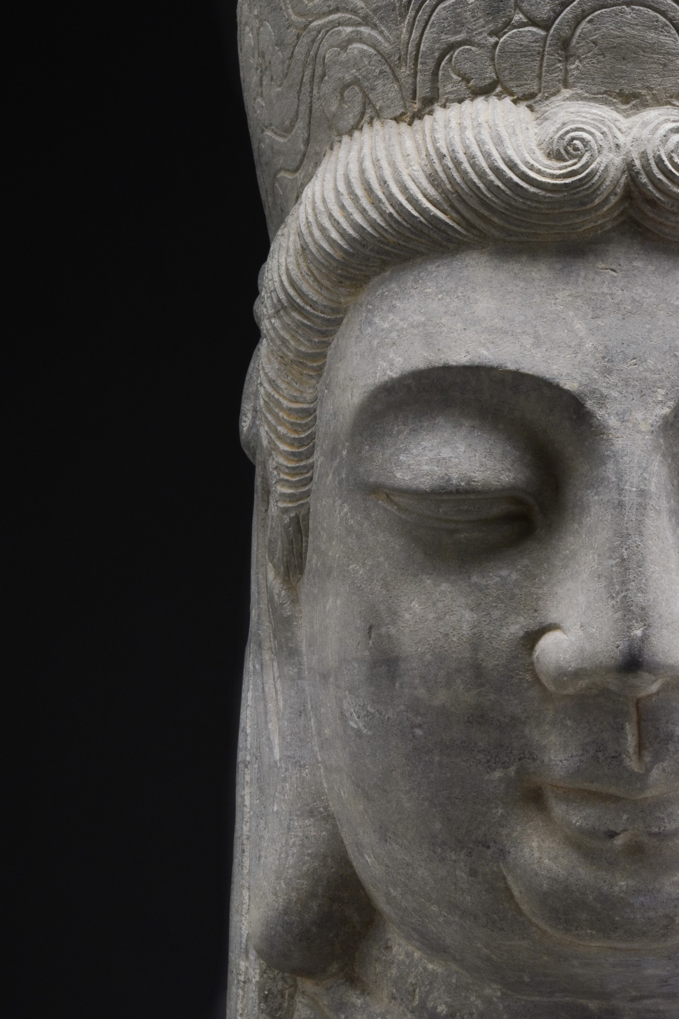 A SCHIST HEAD OF CROWNED GUANYIN - Image 5 of 6