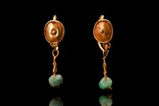 A PAIR OF ROMAN GOLD EARRINGS