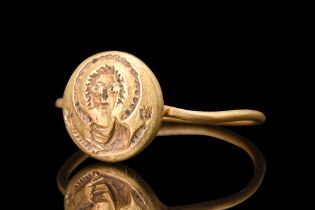 BYZANTINE GOLD RING WITH MARY ORANS