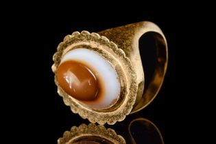ROMAN BANDED AGATE DOLPHIN INTAGLIO IN GOLD RING