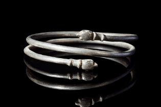 ROMAN SILVER BRACELET WITH SNAKE HEADS