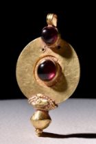 ROMAN GOLD PENDANT WITH CABOCHONS