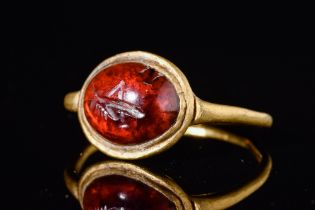 ROMAN GOLD RING WITH CRICKET INTAGLIO