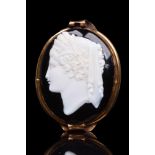 POST CLASSICAL GOLD PENDANT SHELL CAMEO WITH EMPRESS