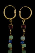 ANCIENT ROMAN GOLD EARRINGS WITH GARNETS AND GLASS BEADS