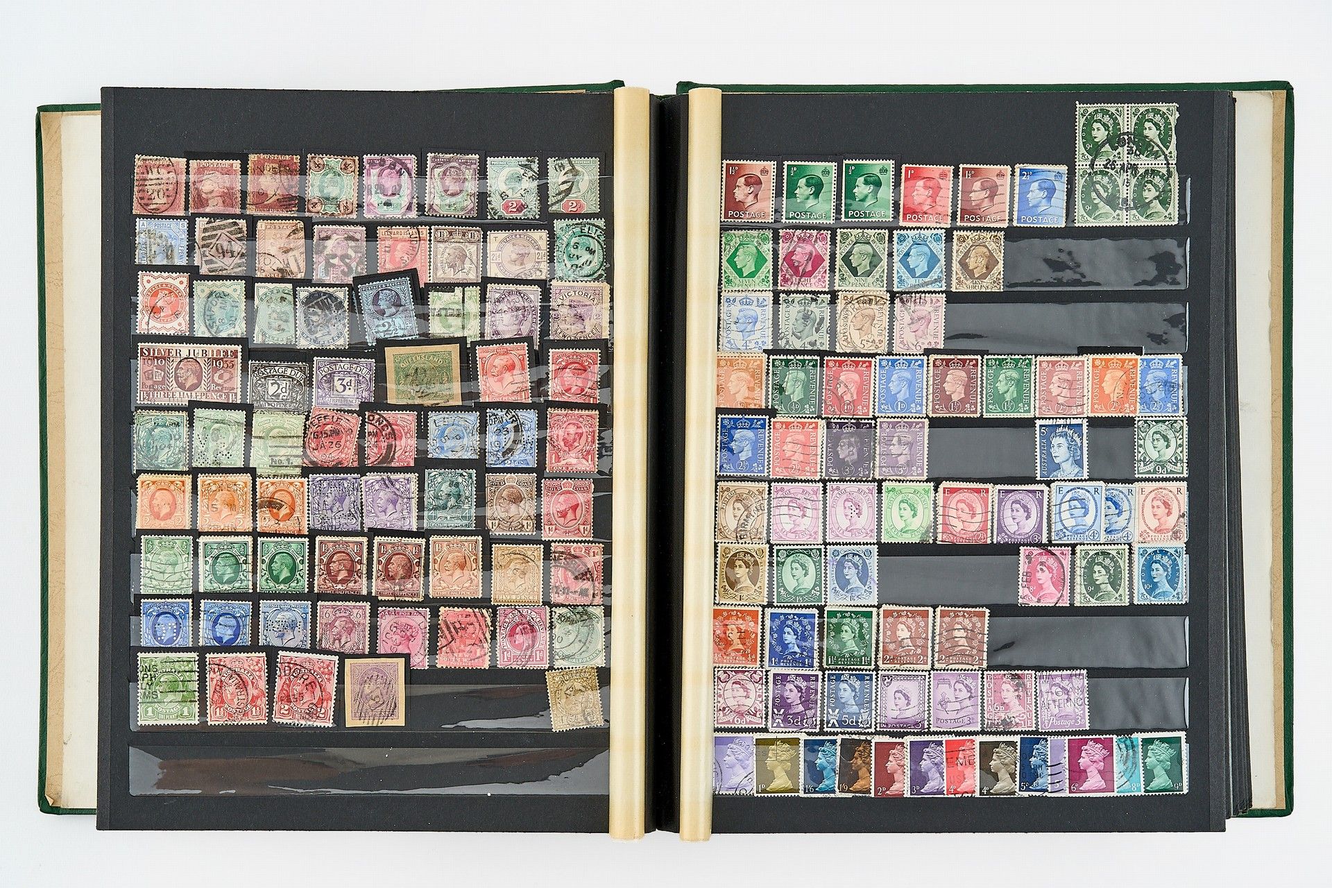 Neun diverse Briefmarkenalben