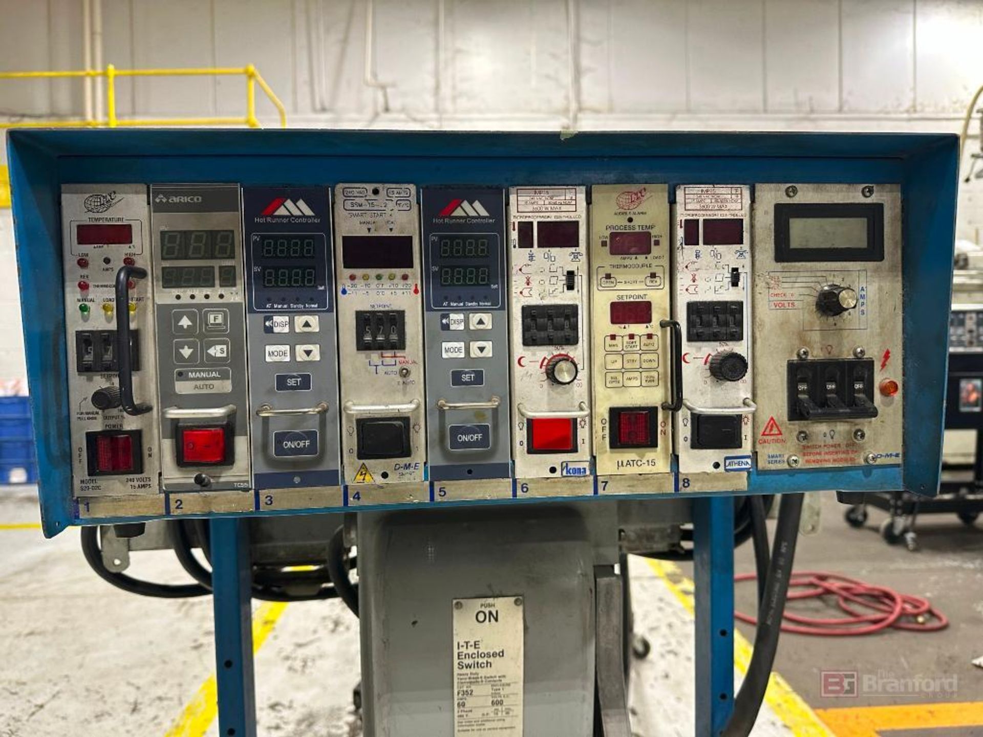 DME Hot Runner Controller - Image 5 of 5