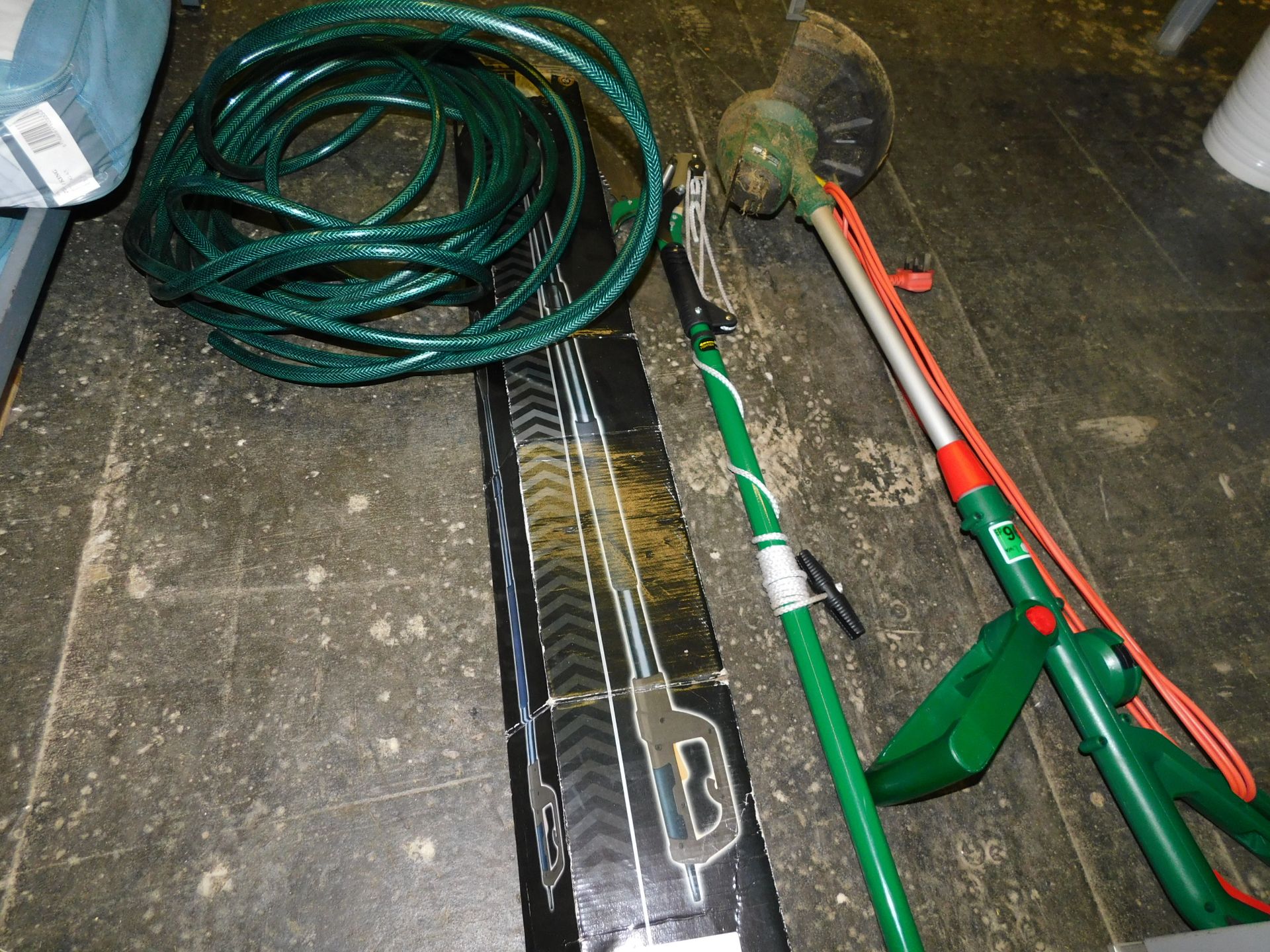 Quantity Of Gardening Equipment To Include A Titan 750w Pole Saw, Qualcast Strimmer & Manual Loppers - Image 3 of 3
