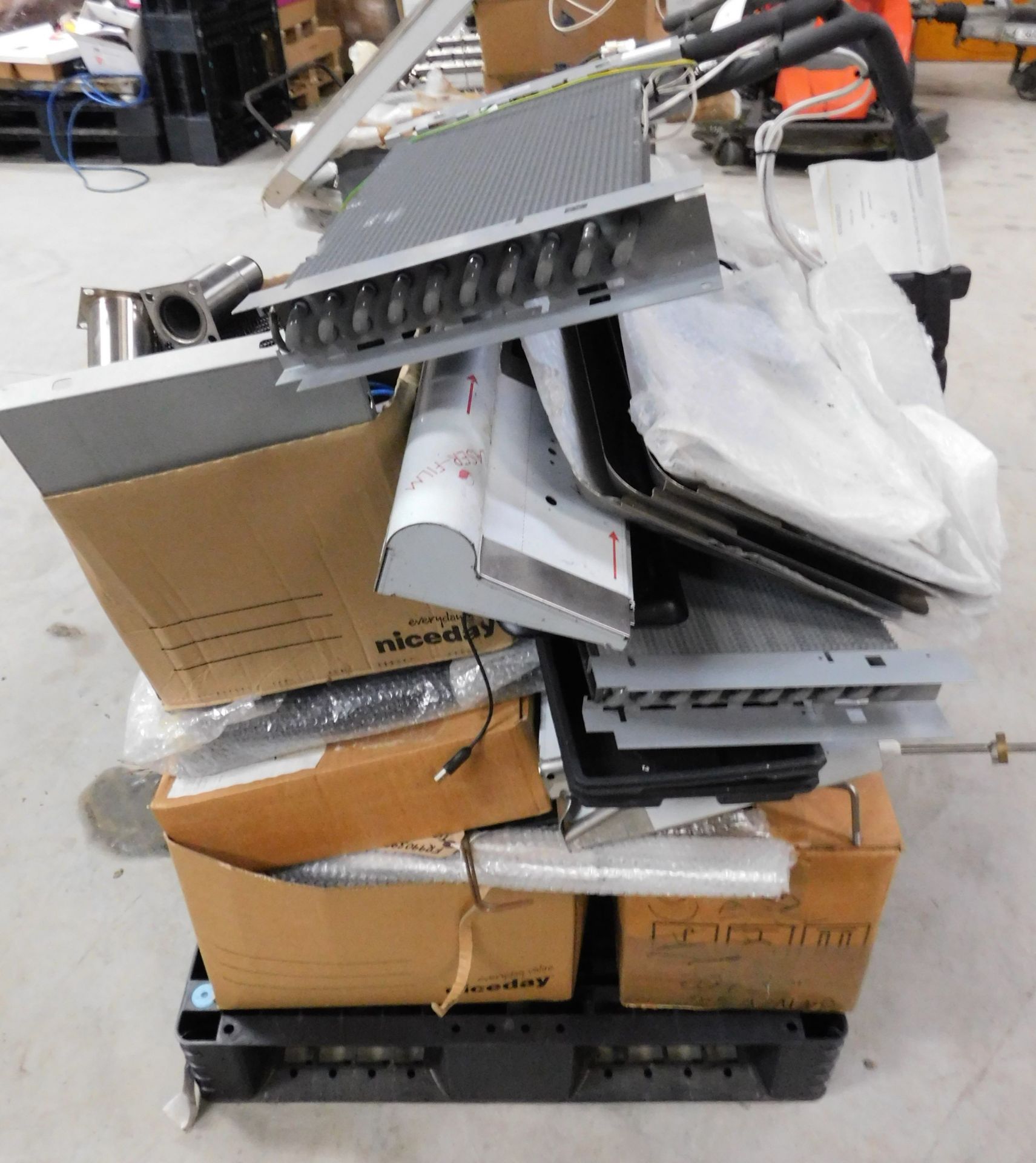 Quantity of Fryer Components including Baskets, Drip Trays etc. (Location Brentwood. Please Refer to - Image 6 of 8